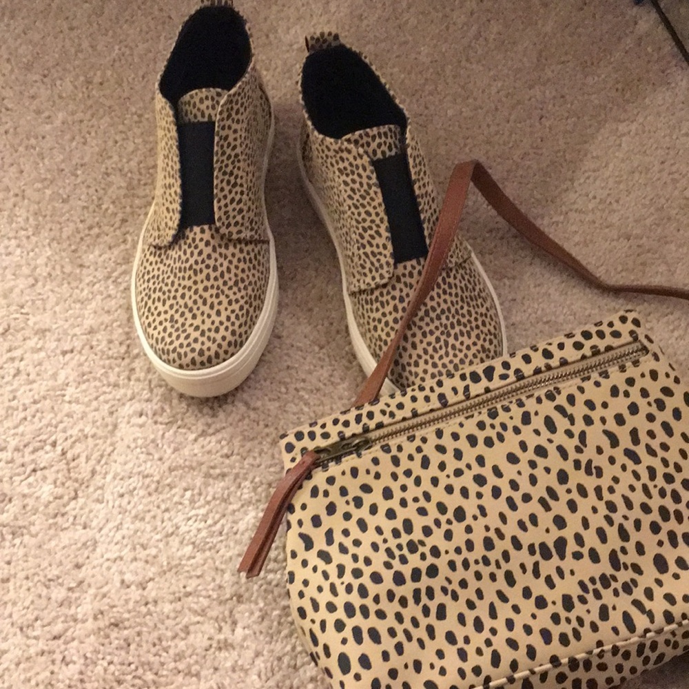 Crossover handbag & Sneakers size 6